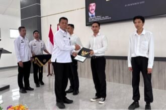 Pihak Lapas Semarang secara simbolis menyerahkan SK remisi Natal, Kamis (25/12/2025).