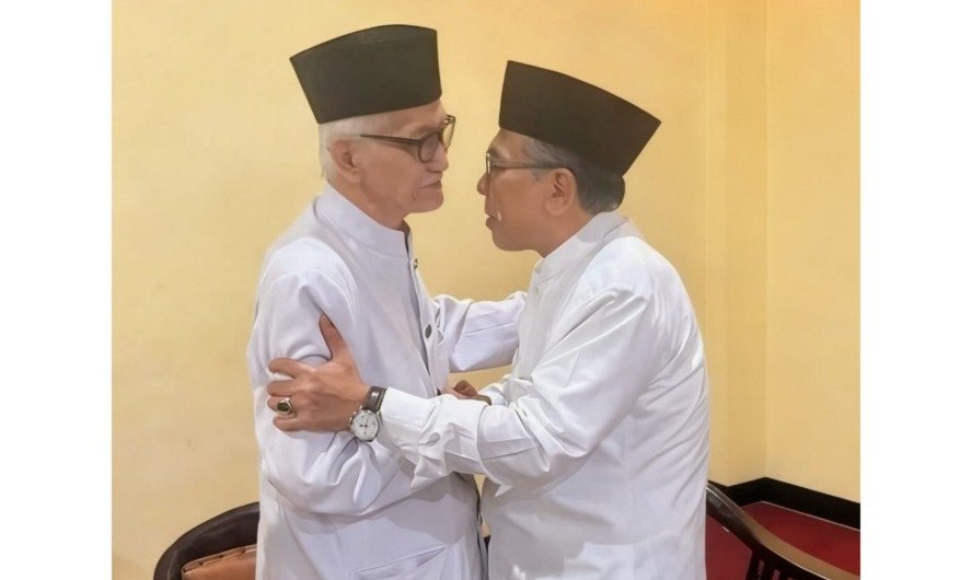 Rais Aam PBNU KH Miftachul Akhyar (kiri) dan Ketua Umum PBNU KH Yahya Cholil Staquf (Gus Yahya).