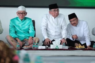 Dari kiri ke kanan: Rais Aam KH Miftachul Akhyar, Ketua Umum PBNU Gus Yahya, dan Sekjen PBNU Gus Ipul.