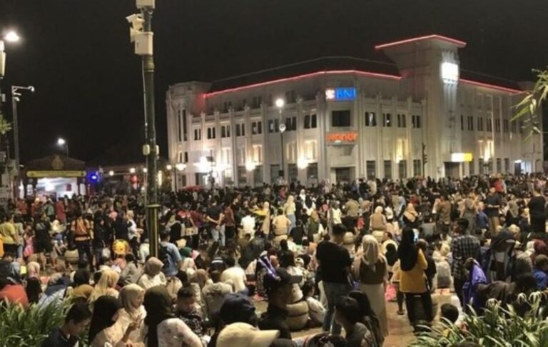 Ilustrasi keramaian di kawasan Titik Nol, dekat Malioboro, Jogja.