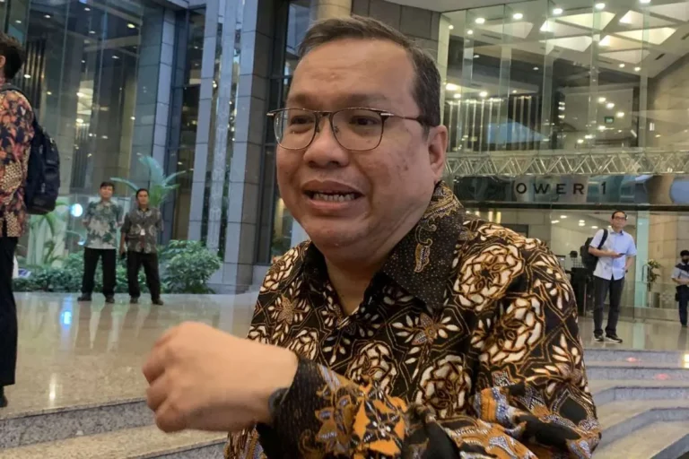 Iman Rachman resmi cabut dari kursi Direktur Utama Bursa Efek Indonesia (BEI) setelah IHSG rontok dan trading halt dua hari berturut-turut.