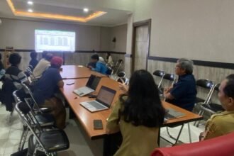 Mediator memfasilitasi pekerja dan perusahaan Suara Merdeka lewat tripartit di ruang Disnaker Kota Semarang, Senin (26/1/2026). (ist)