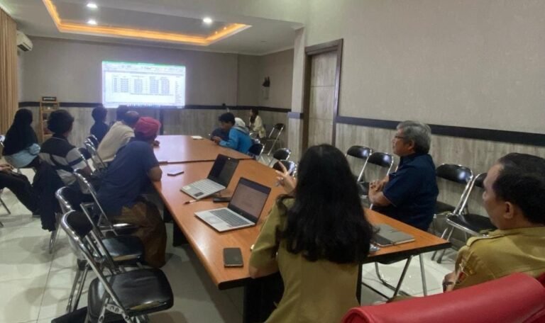 Mediator memfasilitasi pekerja dan perusahaan Suara Merdeka lewat tripartit di ruang Disnaker Kota Semarang, Senin (26/1/2026). (ist)
