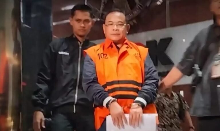 Politikus Gerindra sekaligus Bupati Pati, Sudewo, jadi tersangka dua kasus yang ditangani KPK.