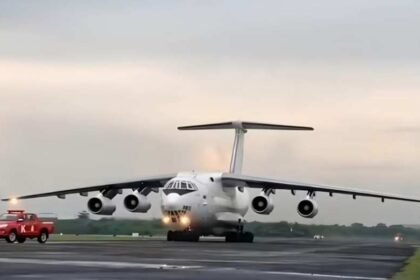 Pesawat Rusia mendarat di Semarang. Foto: Ist.