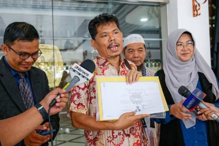 Bonatua Silalahi menangkan gugatan soal keterbukaan ijazah Jokowi.