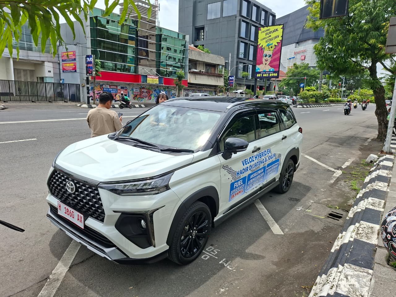 Veloz Hybrid bukan hanya punya tampilan kece, tapi performa mobilnya juga irit dan oke.