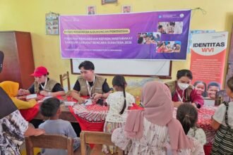 Tim kampus SCU Semarang melayani pemeriksaan kesehatan korban bencana Sumatera.