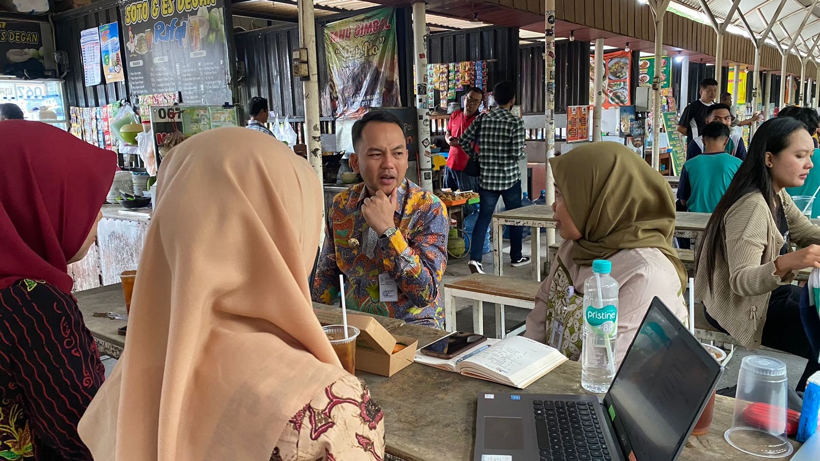 Wali Kota Solo Respati Ardi ngecek langsung pegawai Pemkot yang lagi WFA di Shelter Manahan, Rabu (14/1/2026).