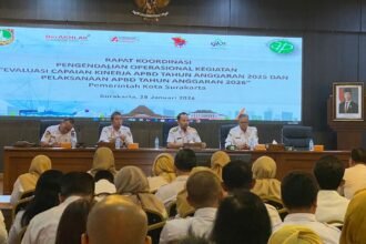 Wali Kota Respati Ardi pimpin Rapat Koordinasi Pengendalian Operasional Kegiatan (RAKORPOK) di Bale Tawangarum, Balai Kota Solo, Rabu (28/1/2026).