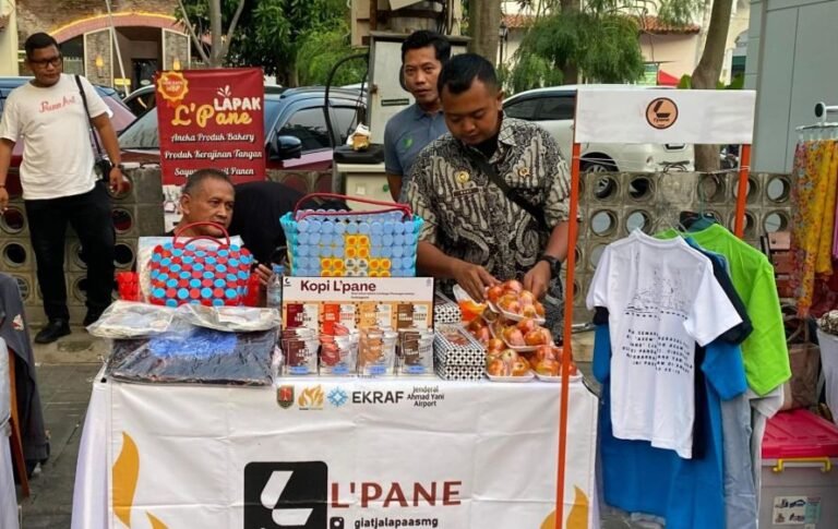 Karya buatan napi Lapas Semarang dipajang pada Pameran Kreator Semarang di Kota Lama. (ist)