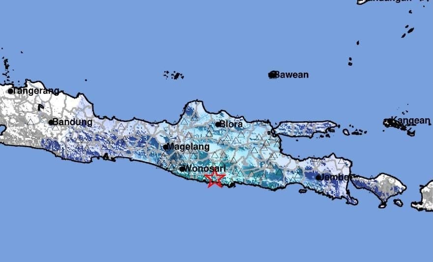 Tanda bintang menunjukkan lokasi pusat gempa Pacitan pagi ini. (BMKG)