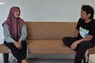 Penyedia jasa bersih-bersih rumah via aplikasi 'rewangono', Dwi Wulandari, punya segudang cerita.