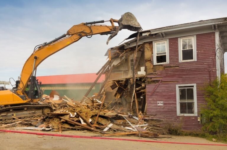 Ilustrasi rumah dibongkar paksa.
