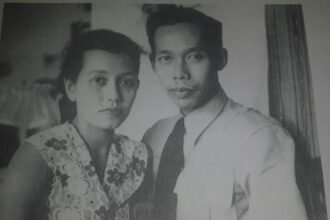 Merry Roeslani bersama Hoegeng Iman Santoso, semasa hidup.