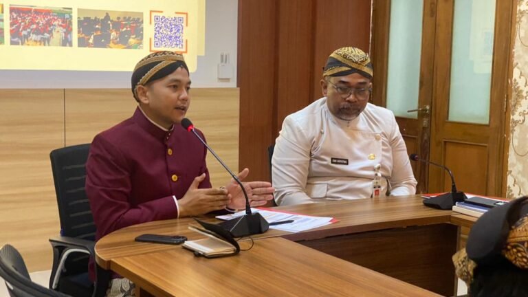 Wali Kota Solo, Respati Ardi, mengaku banyak aduan masuk dari warga terkait menu MBG saat Ramadan yang dinilai tak penuhi standar gizi.