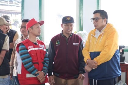 Wakil Ketua DPRD Jateng M Saleh (kanan), meminta pemerintah dan pihak terkait memperkuat mitigasi bencana.