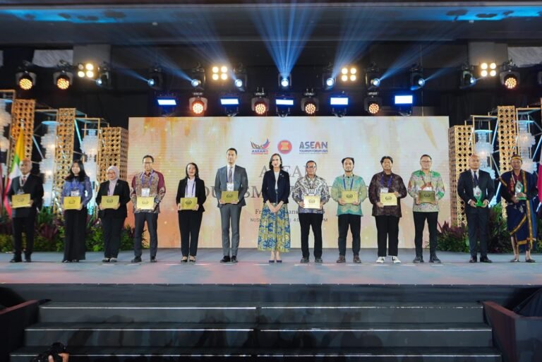 Kota Solo menyabet The 5th ASEAN Clean Tourist City Award, penghargaan internasional yang dikasih ke kota-kota dengan komitmen tinggi terhadap kebersihan dan pariwisata ramah lingkungan.
