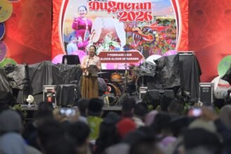 Wali Kota Semarang Agustina Wilujeng resmi membuka Festival Pasar Rakyat Dugderan 2026 di kawasan Alun-alun Masjid Agung Semarang (Kauman), Sabtu (7/2/2026).