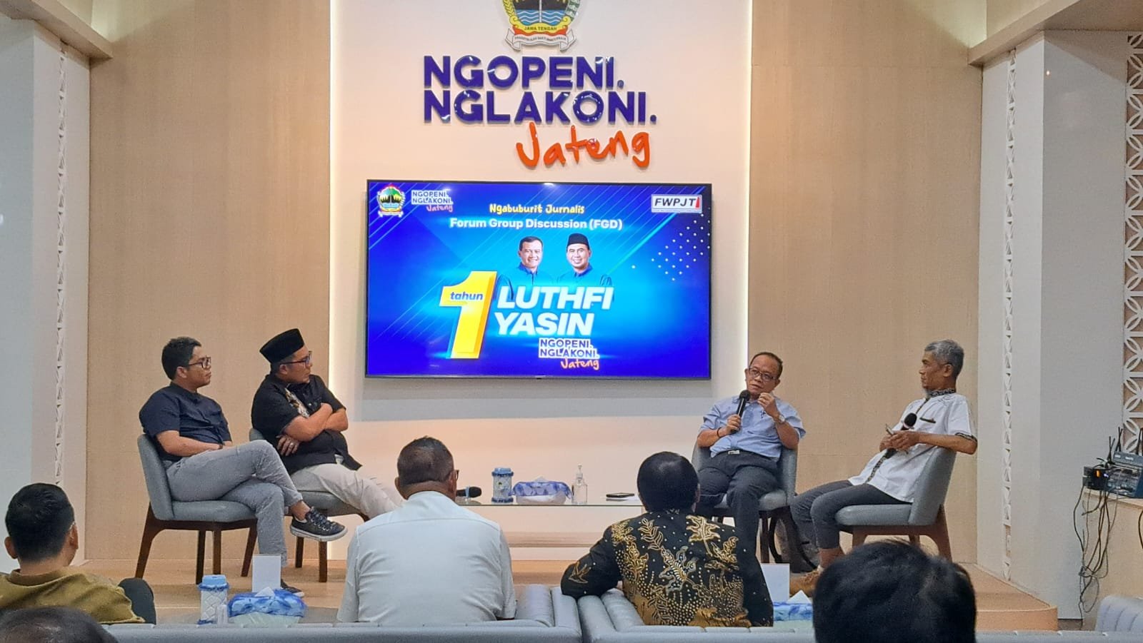 Dialog membahas kinerja satu tahun pertama kepemimpinan Gubernur Jateng, Luthfi-Yasin, Senin (23/2/2026). (bae)