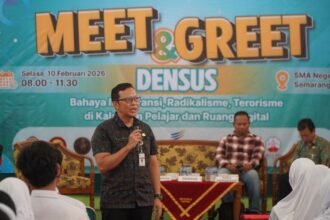 Keseruan Meet & Greet Densus di SMAN 6 Semarang, Selasa (10/2/2026). Acara seperti ini menjadi langkah penting untuk sosialisasi pencegahan intoleransi dan radikalisme anak-anak di Jawa Tengah.