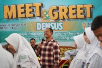 Keseruan Meet & Greet Densus di SMAN 6 Semarang, Selasa (10/2/2026). Acara seperti ini menjadi langkah penting untuk sosialisasi pencegahan intoleransi dan radikalisme anak-anak di Jawa Tengah.