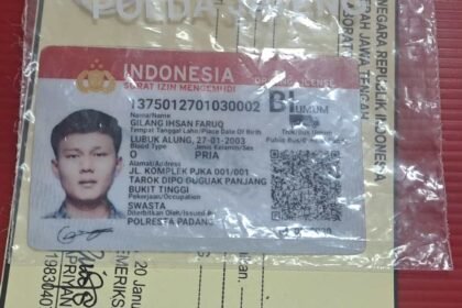 SIM B1 Umum palsu yang dipakai Gilang, sopir Po Cahaya Trans yang lakalantas di Semarang. Foto: Eka Setiawan