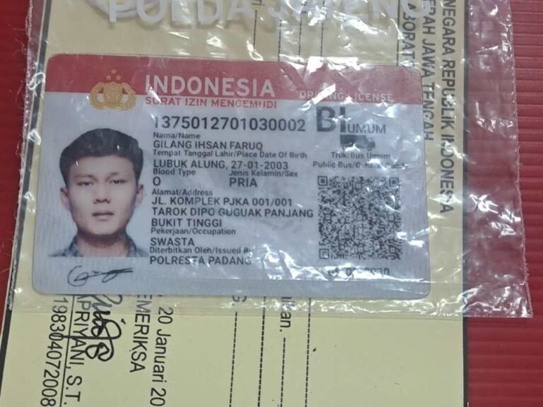 SIM B1 Umum palsu yang dipakai Gilang, sopir Po Cahaya Trans yang lakalantas di Semarang. Foto: Eka Setiawan