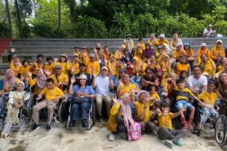 Wali Kota Solo Respati Ardi ngajak ratusan anak disabilitas dari Forum Buah Hati Surakarta healing tipis-tipis sekaligus wisata edukatif di Solo Safari, Minggu (1/2/2026).