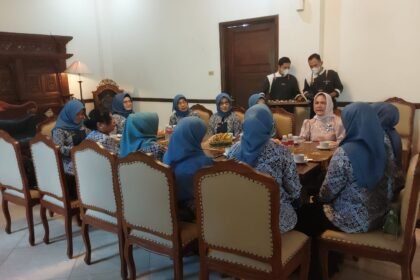 Vanessa Respati pimpin rombongan TP PKK Solo silaturahmi bareng Iriana Jokowi di Gedung Graha Sabha Buana, Rabu (4/2/2026).
