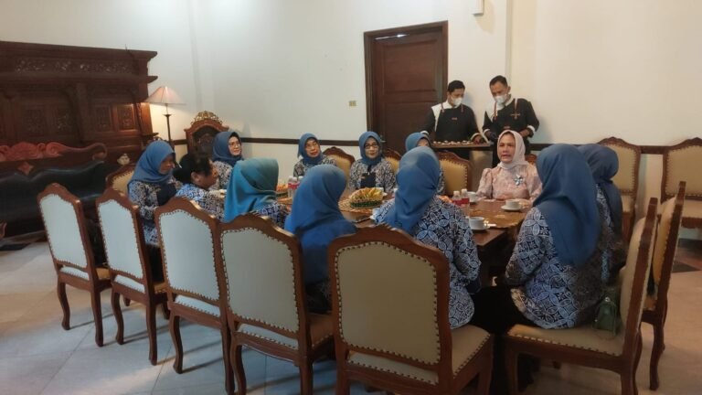 Vanessa Respati pimpin rombongan TP PKK Solo silaturahmi bareng Iriana Jokowi di Gedung Graha Sabha Buana, Rabu (4/2/2026).