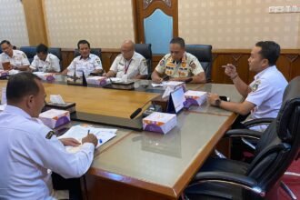 Wali Kota Solo Respati Ardi pimpin rapat koordinasi persiapan Ramandan bareng Dinas Perdagangan, Dinas Koperasi UMKM, Satpol PP, dan para camat, di Balai Kota, Rabu (4/2/2026).