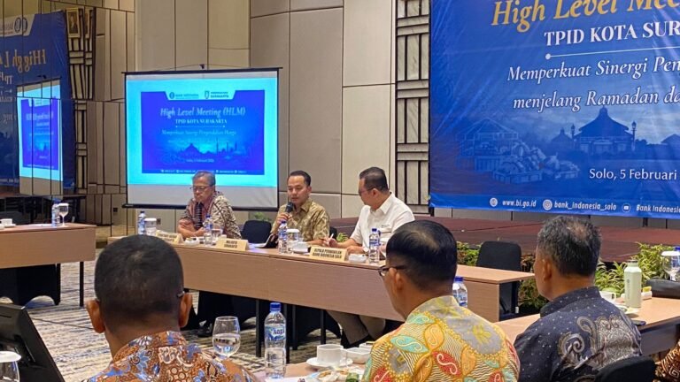 Wali Kota Solo Respati Ardi memimpin 'High Level Meeting TPID Surakarta' bertajuk Memperkuat Sinergi Pengendalian Harga Menjelang Ramadan dan Lebaran, Kamis (5/2/2026).
