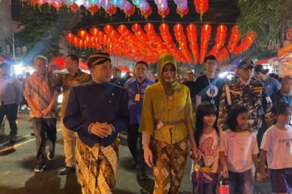 Wali Kota Solo Respati Ardi menyebut, kemeriahan Kirab Umbul Mantram Grebeg Sudiro, menjadi bukti kesolidan antaretnis di Solo kian mantap.