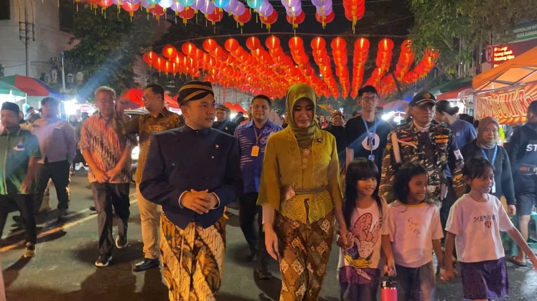 Wali Kota Solo Respati Ardi menyebut, kemeriahan Kirab Umbul Mantram Grebeg Sudiro, menjadi bukti kesolidan antaretnis di Solo kian mantap.