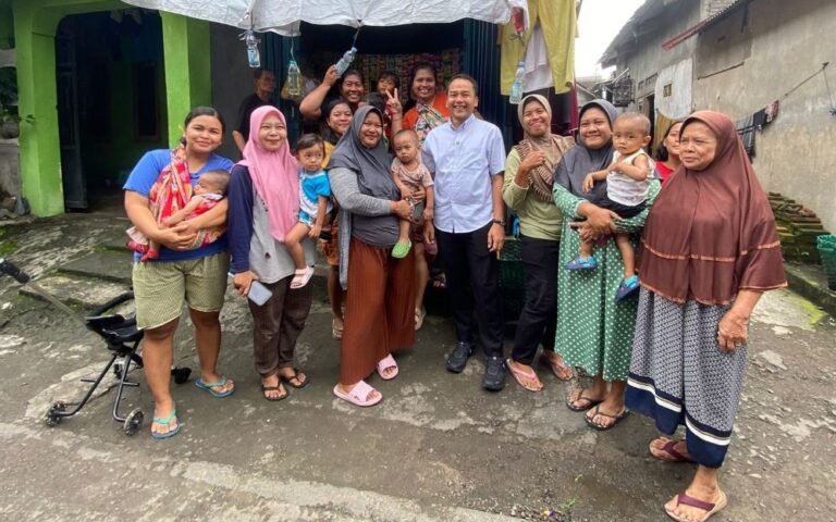 Wali Kota Solo Respati Ardi sambang warga di Kelurahan Joglo, Banjarsari, Jumat (6/2/2026).