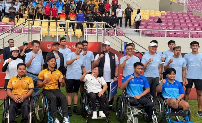 Wali Kota Solo Respati Respati Ardi hadiri acara menuju Jakarta International Marathon 2026 bertema “Run for Disabilities, Run for Inclusivity” di Stadion Manahan, Sabtu (7/2/2026).