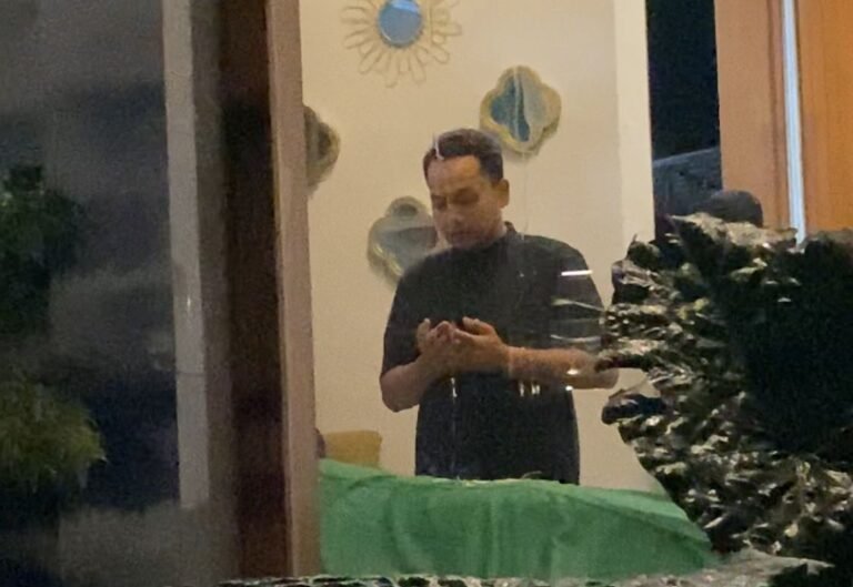 Wali Kota Solo Respati Ardi melayat ke rumah duka Wakil Bupati Klaten di Delanggu, Sabtu (7/2/2026).