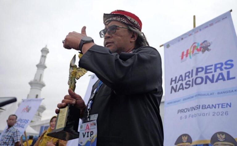 Bupati Temanggung, Agus Setyawan atau yang akrab disapa Agus Gondrong, berhasil meraih Tropi Abyakta dalam Anugerah Kebudayaan Persatuan Wartawan Indonesia (PWI) Pusat, yang digelar di Kompleks Masjid Raya Al-Bantani, Kota Serang, Senin (9/2/2026).