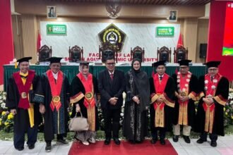 Ketua Golkar Jateng M Saleh meraih gelar doktor di bidang hukum dengan IPK sempurna 4,00 dan predikat Summa Cumlaude. Gelar tersebut dikukuhkan dalam sidang terbuka promosi doktor di Universitas Islam Sultan Agung pada Sabtu (14/2/2026).