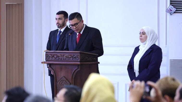 Ketua Golkar Jateng M Saleh meraih gelar doktor bidang hukum dari Universitas Islam Sultan Agung, Sabtu (14/2/2026). Disertasinya terkait keadilan ekologis PSN menuai apresiasi.