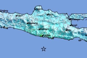 Tanda bintang merupakan lokasi pusat gempa Pacitan hasil pemodelam BMKG. (ist)