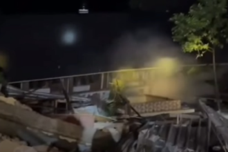 Detik-detik mengerikan bangunan Pesantren Al Adalah, Kecamatan Jatinegara, Kabupaten Tegal, roboh ditelan bencana tanah gerak.