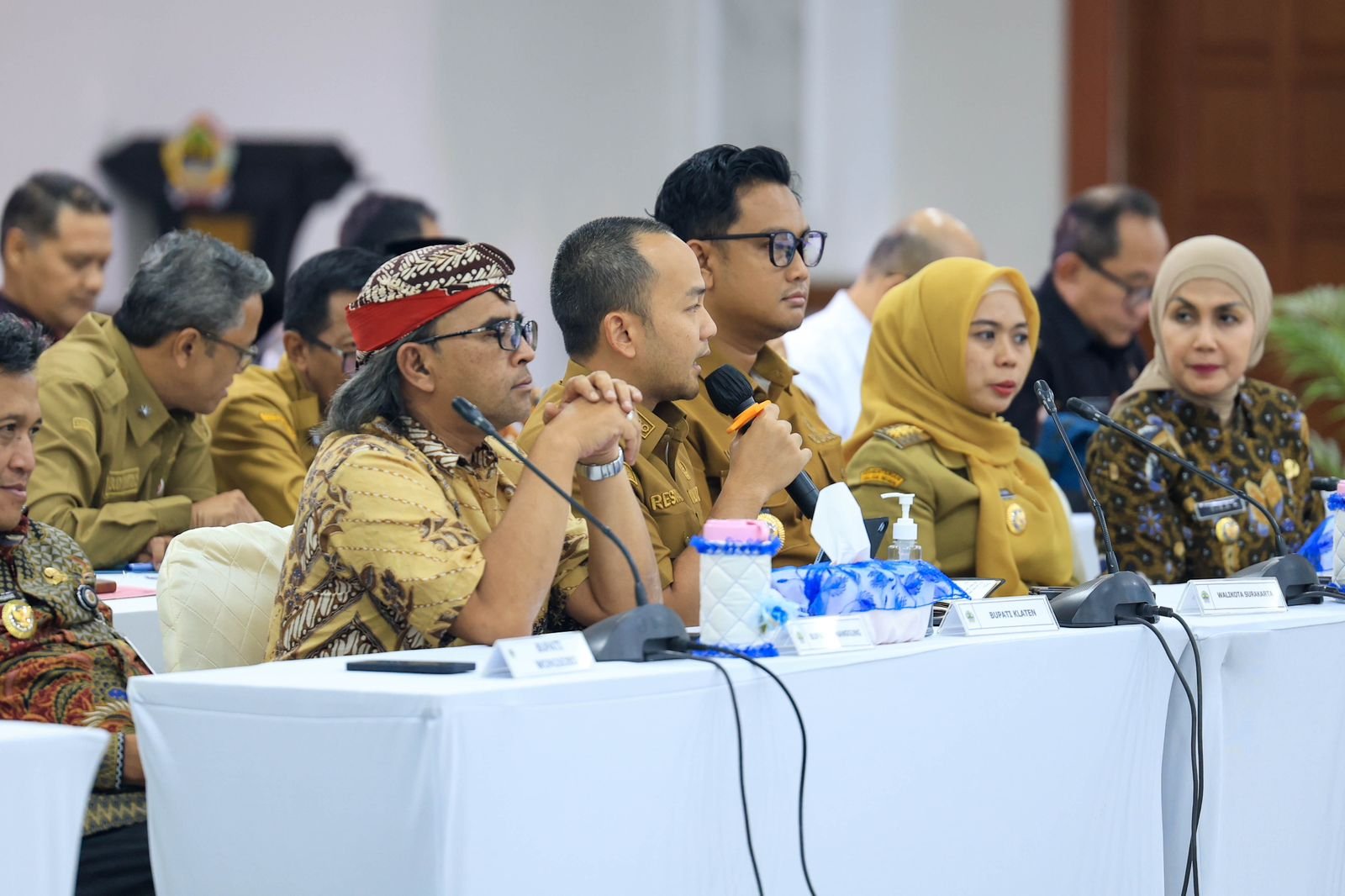 Wali Kota Solo, Respati Ardi, angkat suara dalam Rapat Koordinasi Penyelenggaraan MBG se-Jawa Tengah di Gedung Gradhika Bhakti Praja, Semarang, Selasa (3/3/2026).