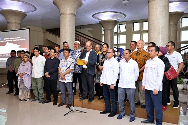 Akademisi UGM menyampaikan sikap, kritisi arah kebijakan politik luar negeri Indonesia. Mulai dari Bop hingga ART atau perjanjiang dagang dengan AS.