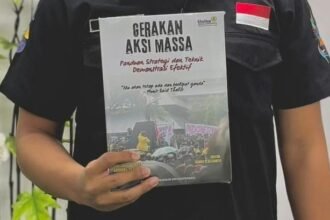 Buku "Gerakan Aksi Massa" karya dosen dan aktivis mahasiswa SCU. (ist)