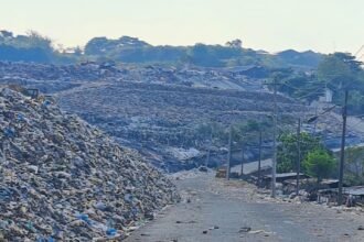 Tumpukan sampah tampak menggunung di TPA Jatibarang Semarang, Sabtu (27/9/2025). (bae)