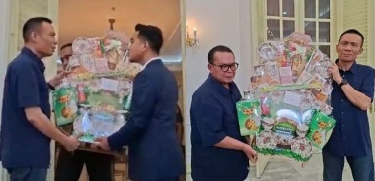 Kolase gambar Rismon Sianipar menerima parcel dari Wapres Gibran Rakabuming Raka.