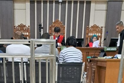 Para debitur siluman yang dipinjam nama untuk utang bank, diperiksa sebagai saksi sidang di pengadilan, Kamis (12/3/2026). (bae)