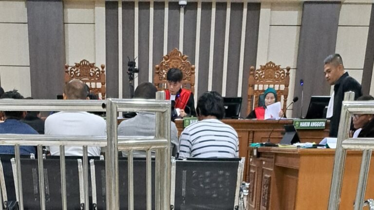 Para debitur siluman yang dipinjam nama untuk utang bank, diperiksa sebagai saksi sidang di pengadilan, Kamis (12/3/2026). (bae)